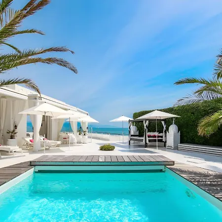 Pieds Dans L'eau Au Cap D'antibes