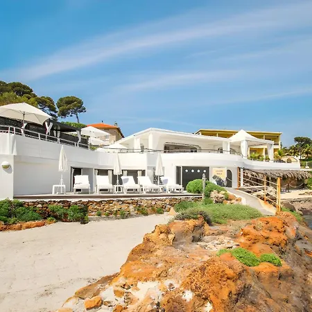 Pieds Dans L'eau Au Cap D'antibes