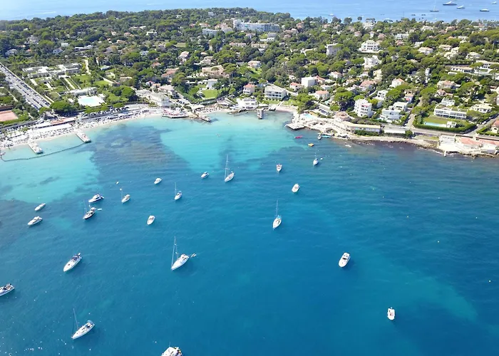 Pieds Dans L'eau Au Cap D'antibes *